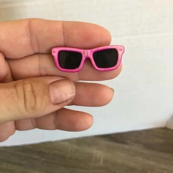 Vtg Pair of  Pins - Picture 6 of 10